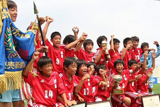 Urawa Town Meeting 004 レッズジュニア創設 地元の才能育成をどうするか ２ 浦和 フットボール通信 サッカー フリーペーパー さいたま市