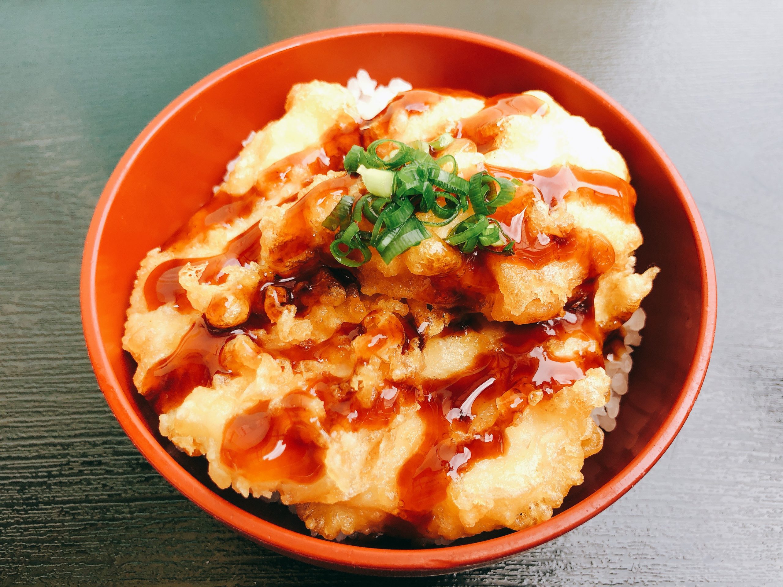 魂のurawa丼 鶏天丼 敵チームを食べる Urawadogで柏を食べろ 10 22 埼スタ 味衛門売店にて発売 浦和フットボール通信 サッカー フリーペーパー さいたま市